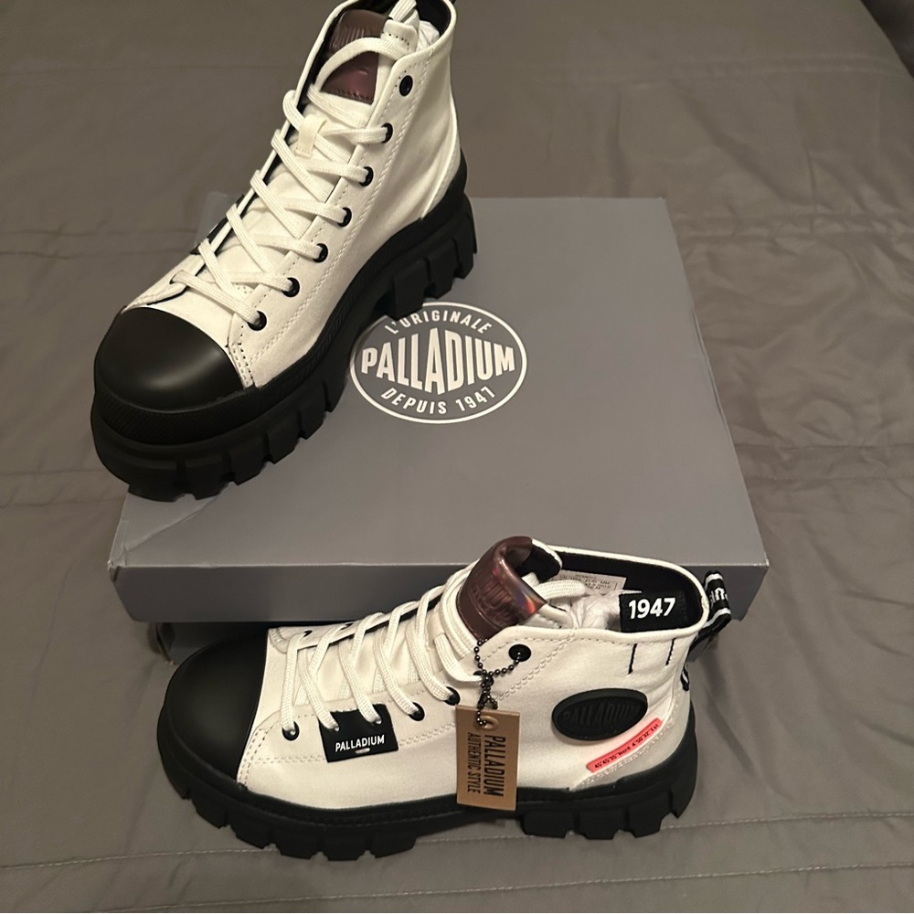 Palladium Star White Revolt Hi TX Boots NIB US 6.5 Women’s